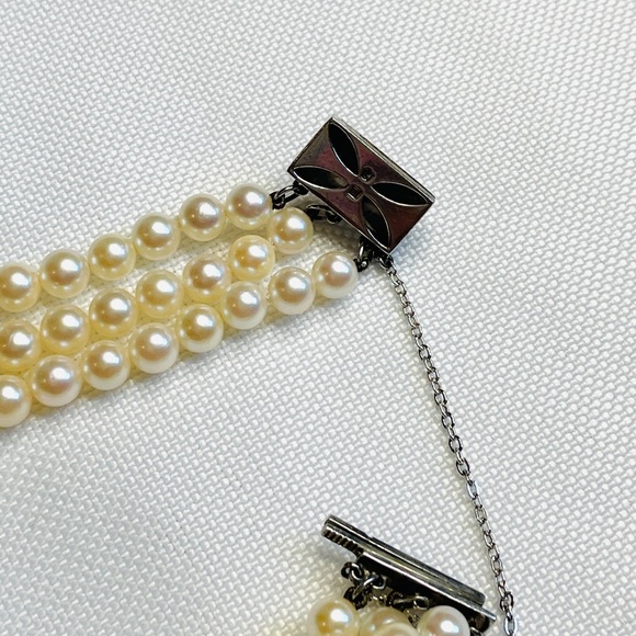 Vintage Mikimoto Cultured Triple Strand Pearls Bracelet Sterling Silver Clasp - Picture 8 of 9